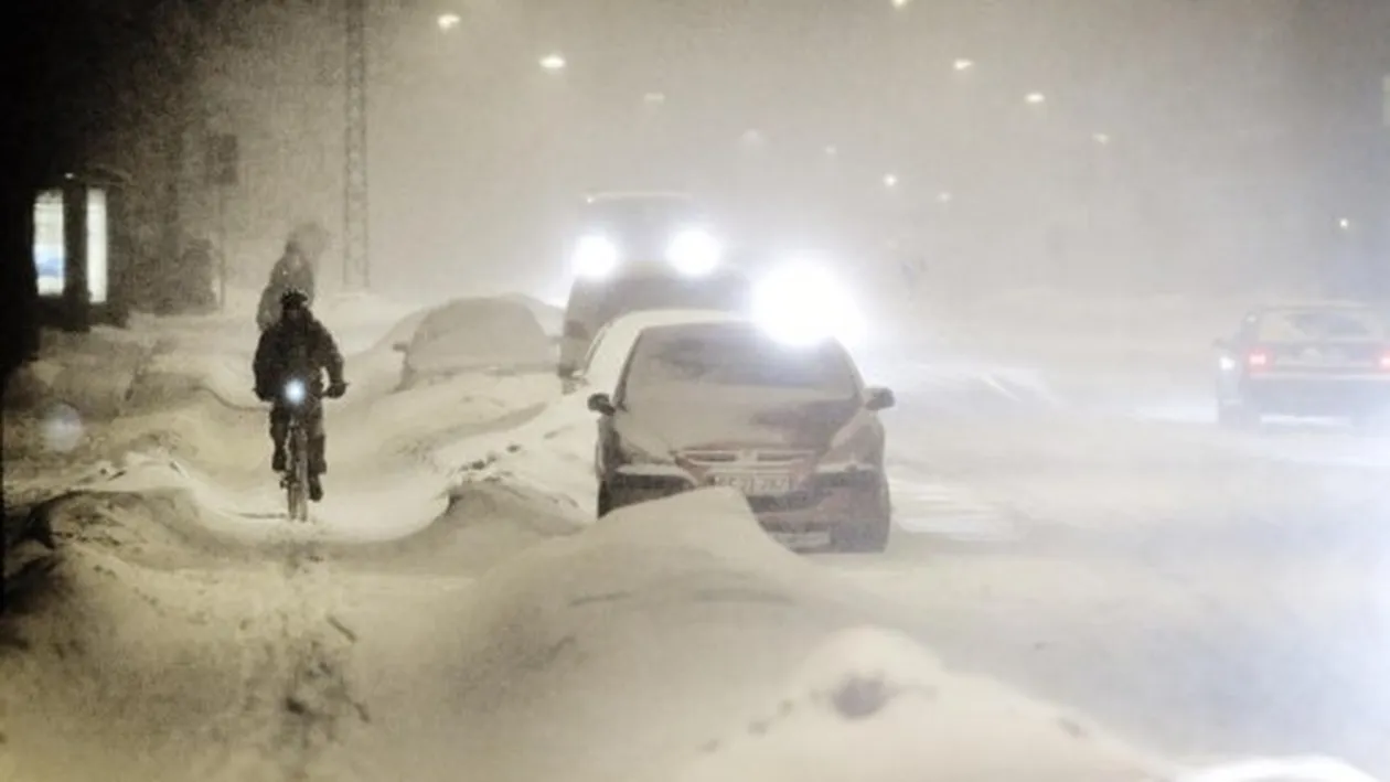 De miercuri noapte se intorc ninsorile si vantul puternic! Capitala si 13 judete din estul si sudul tarii, sub cod galben