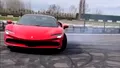 VIDEO cu un copil de 3 ani în timp ce face cerculețe cu un Ferrari de 1.000 de CP
