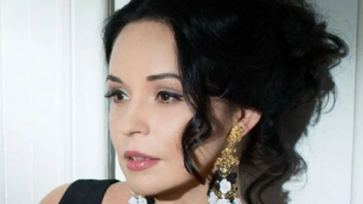 Andreea Marin, cu lenjeria intima la vedere intr-un pictorial de senzatie!