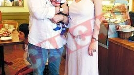 Madalin Voicu si-a scos bebelusul la cafenea