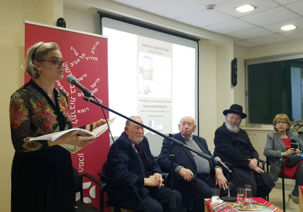 Maia Morgenstern, primele declarații despre oamenii care se roagă la chipul ei într-o catedrală din Columbia. Pe pereții lăcașului sunt poze cu actrița