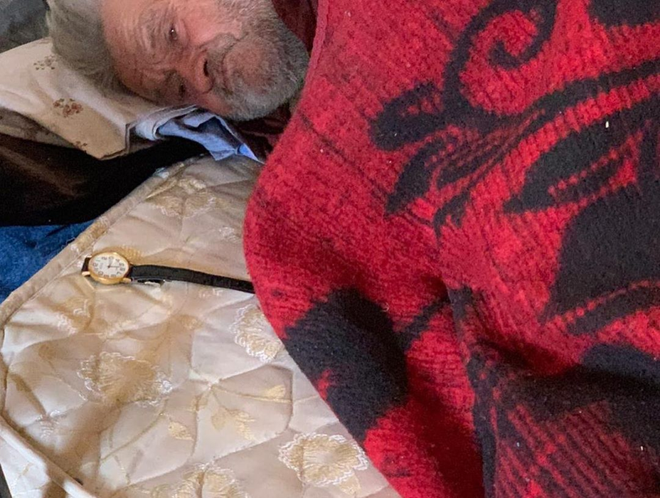 Brigitte Sfăt, gest impresionant pentru un bătrân de 78 de ani, pe care l-a întâlnit pe stradă. “Era cu lacrimi în ochi! L-am dus la…” Toți ar trebui să-i urmeze exemplul