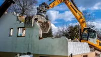 Cât te costă să demolezi o casă în 2025? Tarifele și costurile suplimentare