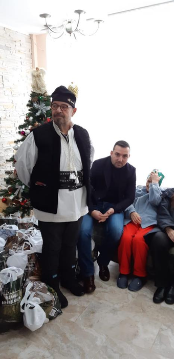 Fostul primar Cristian Popescu Piedone a colindat la un cămin de bătrâni: ”Am simțit nevoia să mă încarc sufletește!” | VIDEO