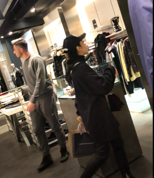 Bălgrădean și iubita lui au intrat la raionul haine