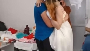 Povestea asistentei de 23 ani, rămasă fără ambele picioare, care acum a fost mireasă