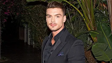 Bogdan Vladau, la bustul gol, pe vremea cand inca nu era lucrat la sala! Cat de frumos si inocent!