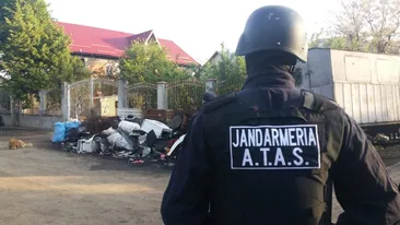 Romii din Sărulești și Bălteni, vizitați de mascați și comisarii gărzii de mediu