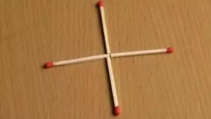 IQ test! Verifică dacă eşti un geniu. Mută un singur băţ de chibrit şi construieşte, astfel, un pătrat