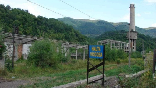 Două fete de 15 ani din Lupeni s-au aruncat împreună în gol de la 20 de metri. Una dintre ele și-a sunat mama înainte să moară