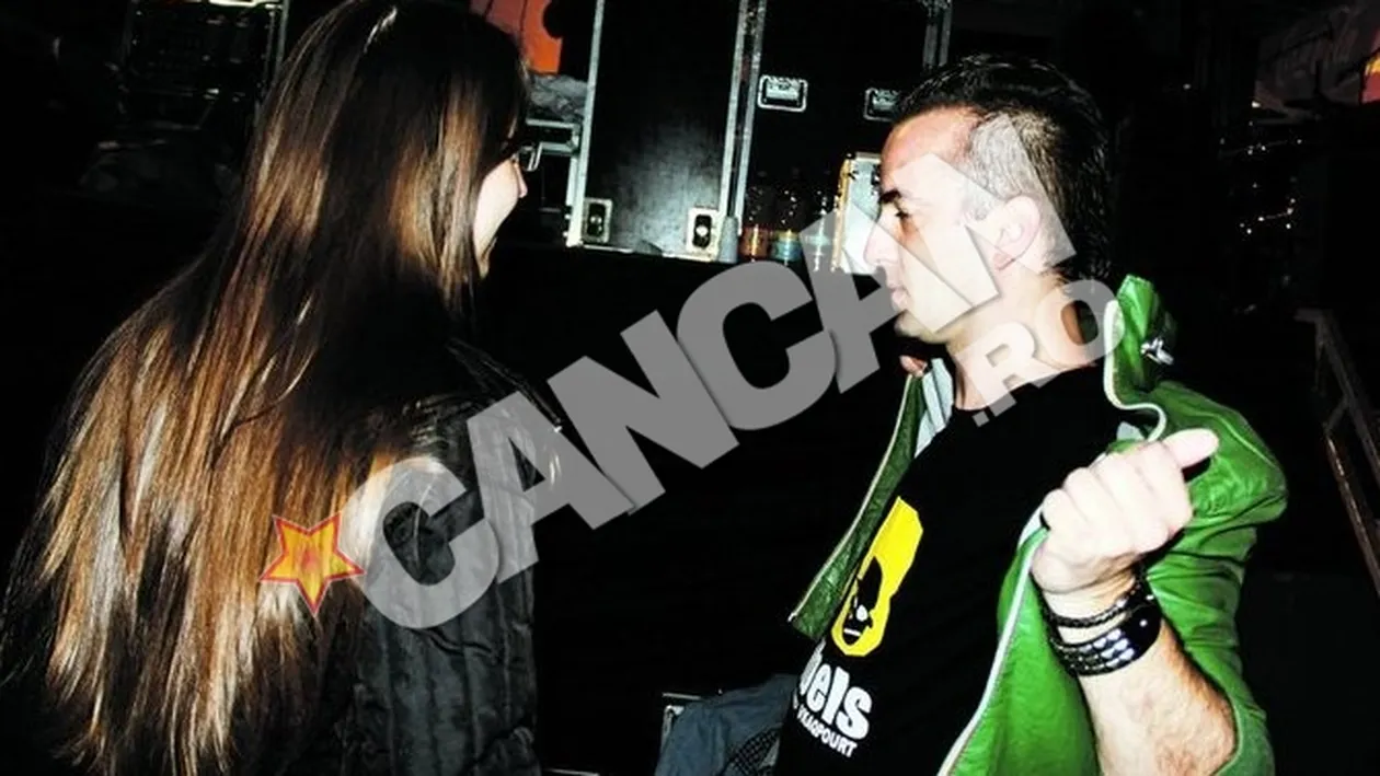 Lasat cu buza umflata de o satena, la Satu Mare. Chitaristul de la Vunk s-a chinuit sa sarute o admiratoare