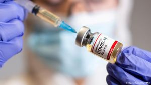 Caz bizar! O doctoriță a fost diagnosticată cu encefalită după ce a făcut vaccinul anti-COVID.  Femeia avea antecedente de reacţii alergice la medicamente