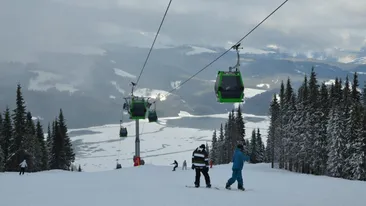 Stațiunea din România care a rămas fără locuri libere. Turiștii au umplut pârtiile și camerele până aproape de 100%
