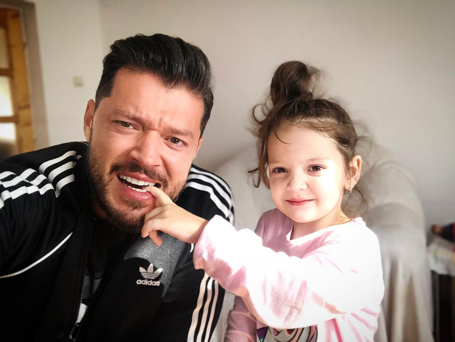 Victor Slav, dezvăluiri despre iubita pe care o ține ascunsă: “Suntem într-o relație de un an și patru luni”. Cum se înțelege Ela cu fiica fostului prezentator, Sofia