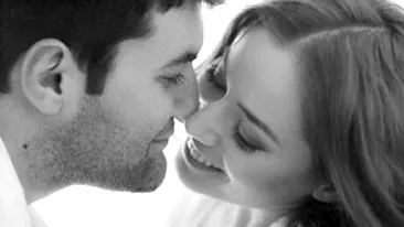 A pozat gol cu iubita sa, Laura Cosoi