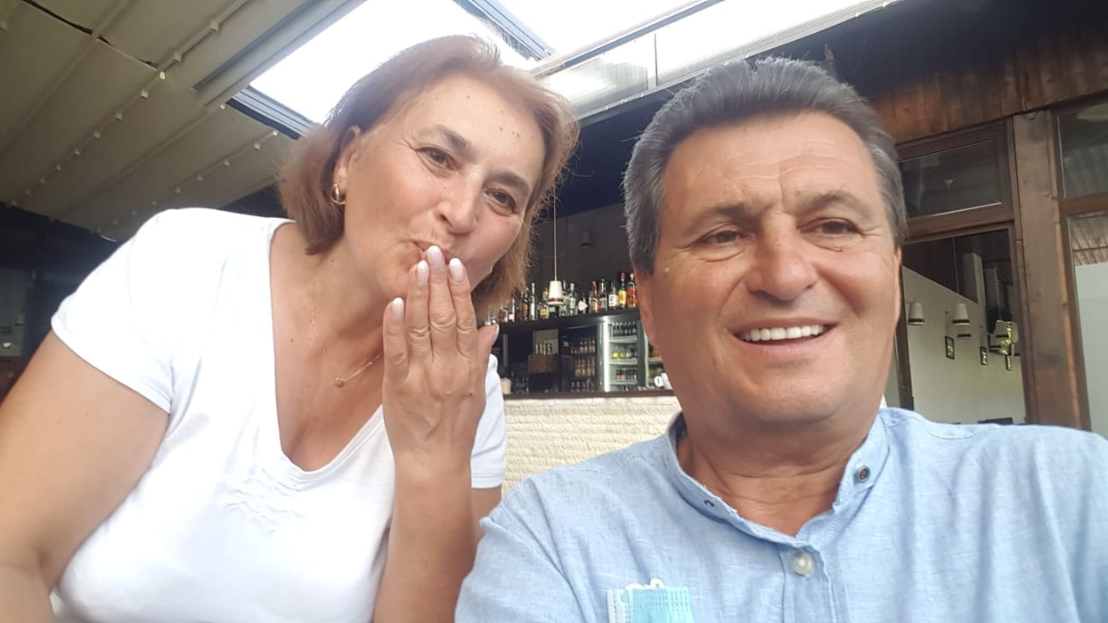 Nea Mărin și soția, prima poză din salonul spitalului în care sunt tratați împotriva noului coronavirus. Detaliul care a atras atenția tuturor