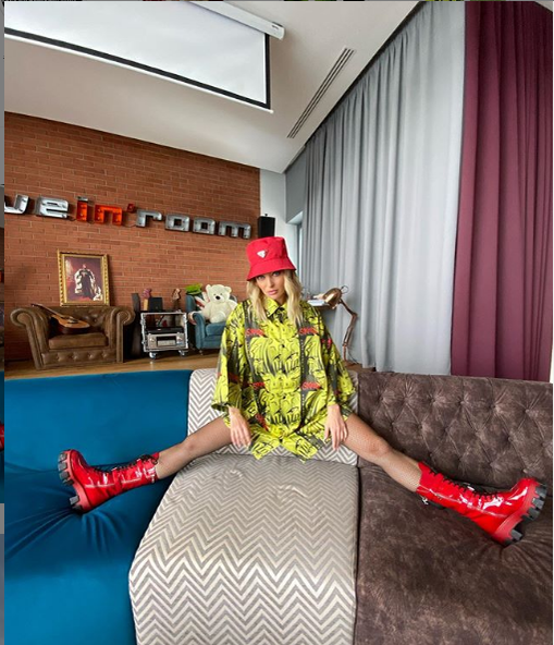 Delia și-a înnebunit fanii cu o fotografie demențială: ”Cămășuța mai sus!”
