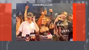 Așa ceva n-ai mai văzut! Mama Gaia a fost vedeta super partyului de la Romexpo! Topless lângă celebrul DJ Adam Port: milionara i-a înnebunit pe toți