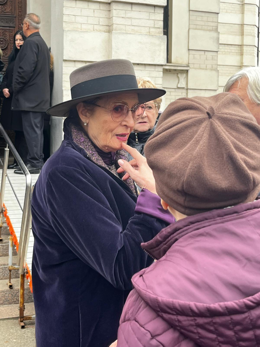 Angela Similea a apărut la înmormântarea lui Horia Moculescu. Cum arată cunoscuta cântăreață la 88 de ani