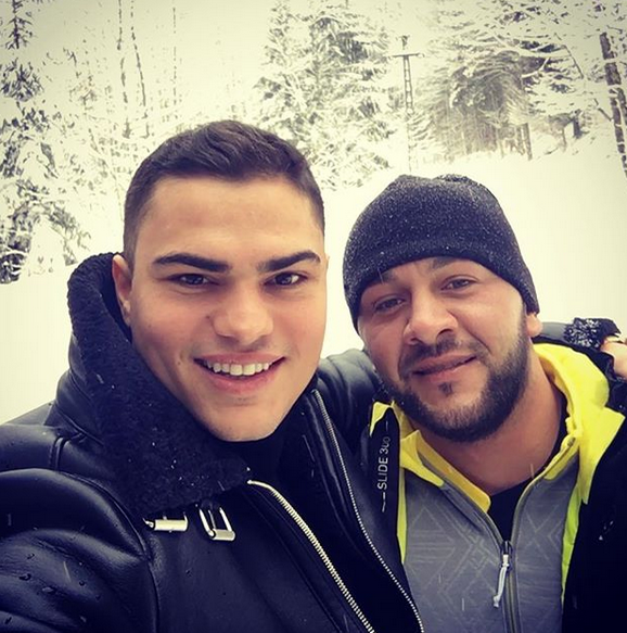 Ţi-l mai aminteşti pe Iulian Demeter, bărbatul care a divorţat-o pe Sylvia de Andrei de la Alb Negru? Căsnicia l-a transformat total. S-a rotunjit bine