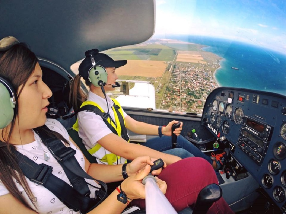 Marina şi-a luat brevetul de pilot la 17 ani
