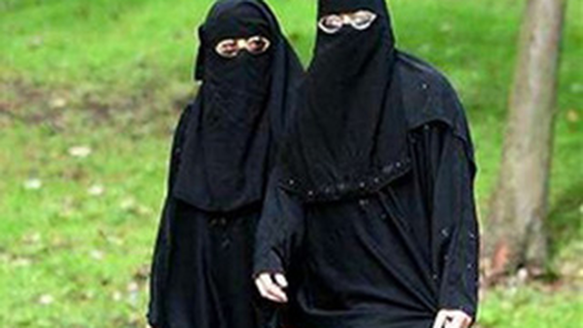 Belgia, prima tara care interzice purtarea voalului islamic in public!