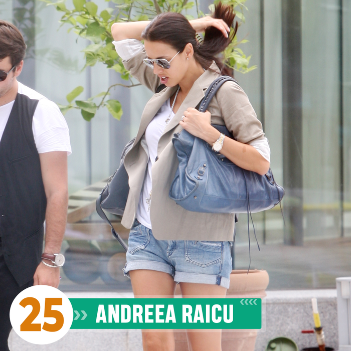 Top 50 „picioare de gazelă” în pantalonași minusculi. Pe ce locuri „se bat” Tania Budi, Gina Pistol și Adina de la Heaven