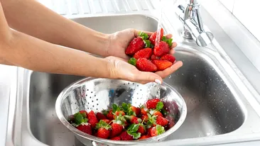 Cum se spală corect căpșunile, de fapt. Mulți români au făcut această greșeală