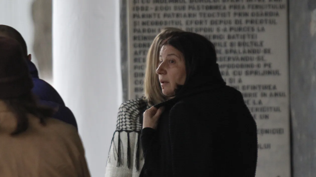 Catone, sub amenintarea vrajilor fara dezlegare! A gasit in cosciugul lui Serban Ionescu obiecte ciudate ascunse bine sub mort