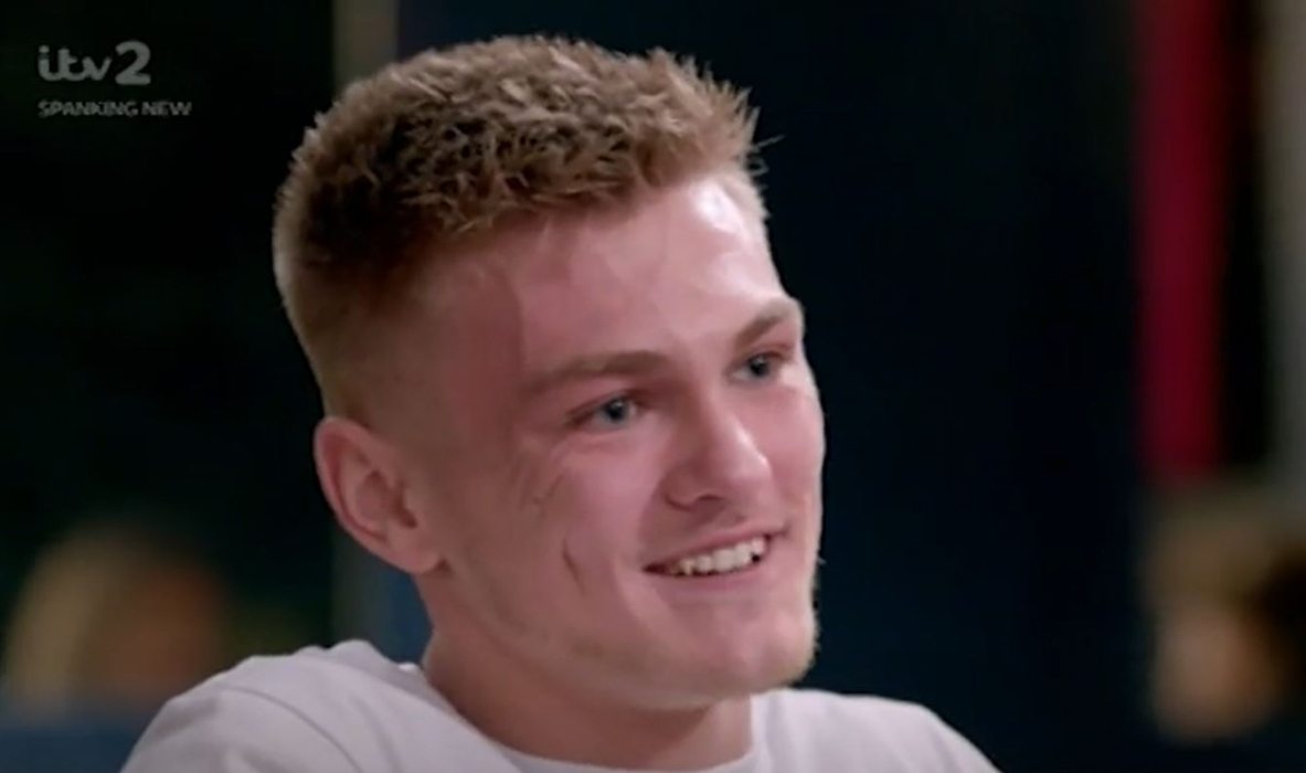 O tânără a mărturisit la TV că a început o relație cu ex-fratele vitreg, după ce a fost atrasă de el mulți ani | FOTO