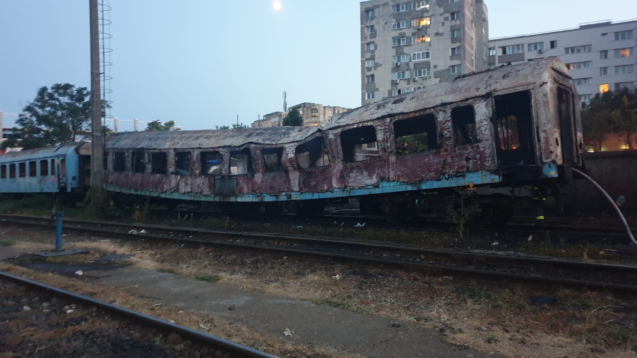 Incendiu în București! Un vagon a luat foc, în zona Gării Basarab