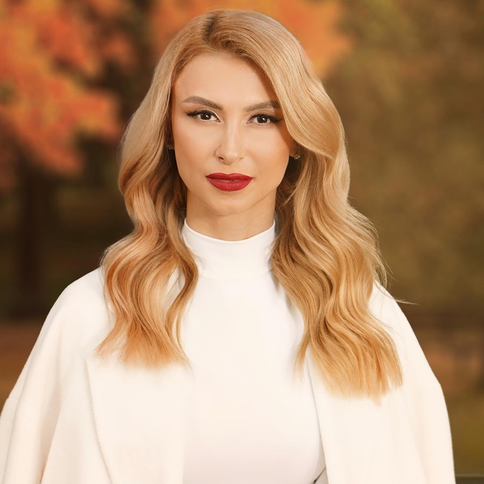 Andreea Bălan și-a pus fanii pe jar! În noaptea de Revelion, vedeta și-a etalat bustul generos și a arătat mai mult decât trebuia