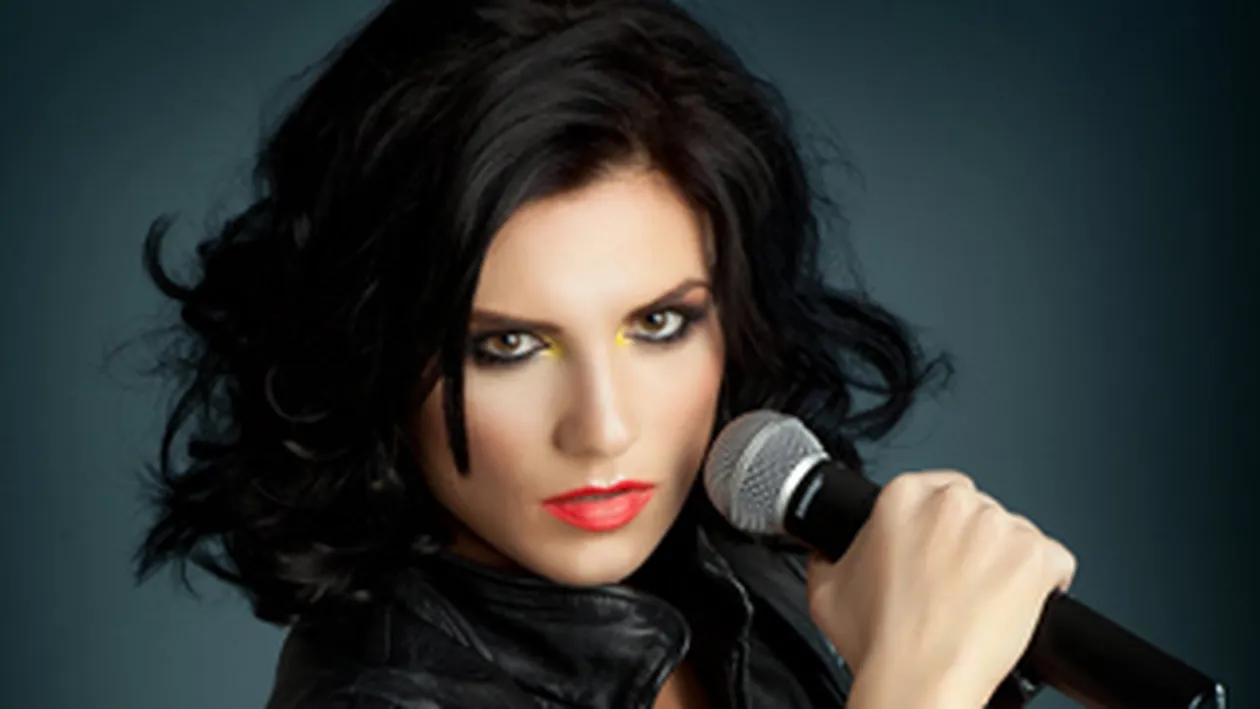 Ellie White vrea sa castige un trofeu la ea acasa!