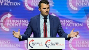 Noi detalii despre moartea lui Charlie Kirk. Avocații atacatorului spun că glonțul nu ar fi fost tras din arma acestuia