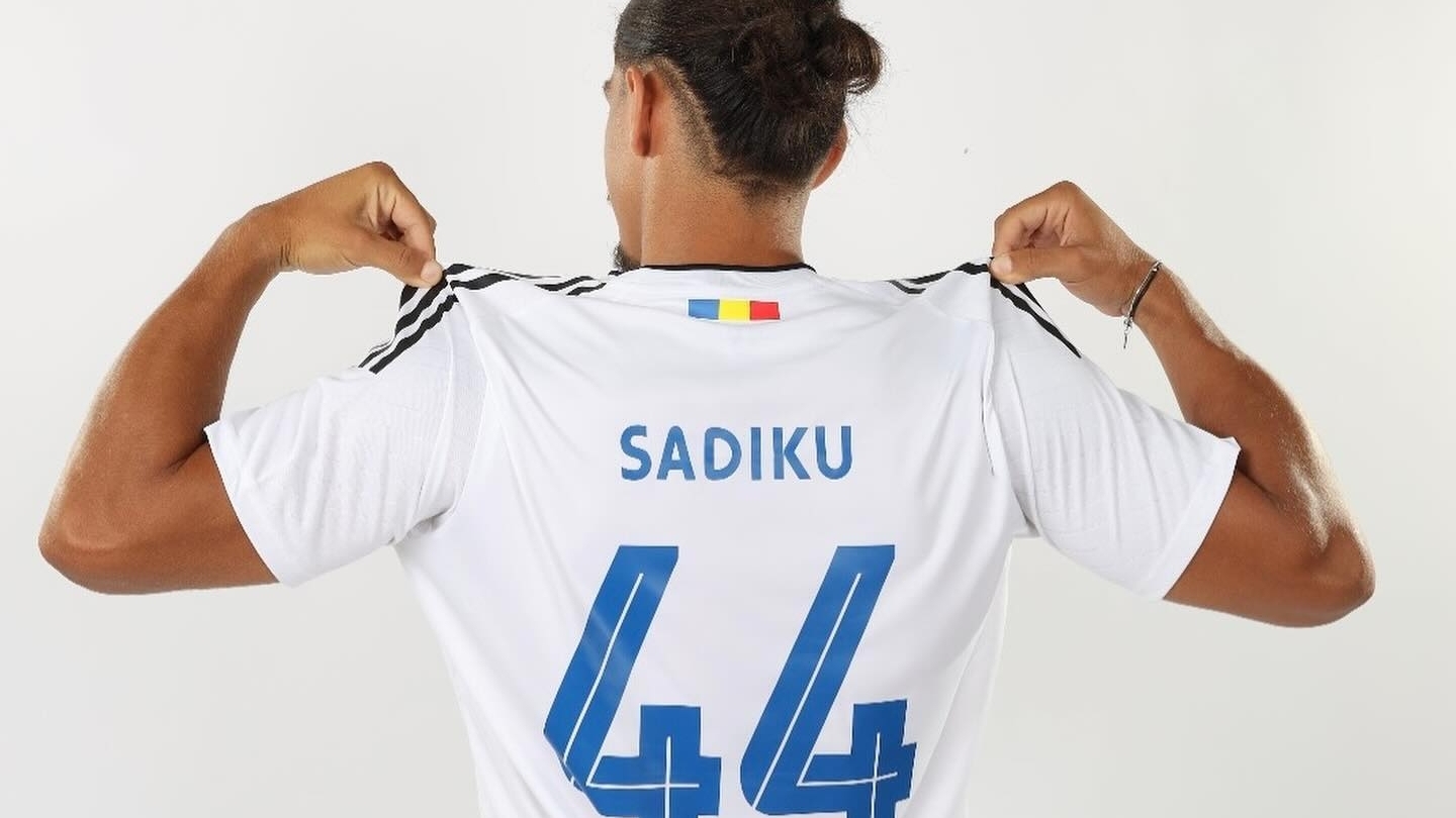 Cine este Ema Smailagić, soția lui Rijad Sadiku de la FC Botoșani: fostă voleibalistă și absolventă cu nota 10