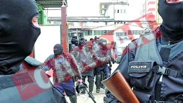 Militanti anti-NATO, retinuti de politie