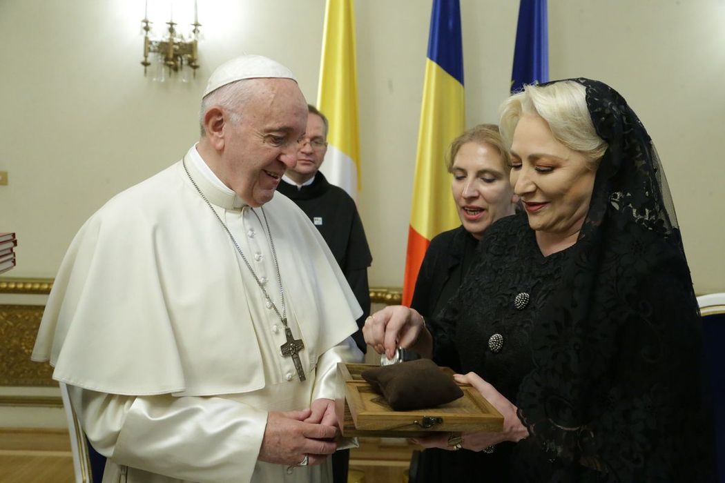 Cum arată ceasul scump și personalizat refuzat de David Popovici! Îl poartă Sylvester Stallone și Jean-Claude Van Damme, iar Papa Francisc l-a primit cadou în România