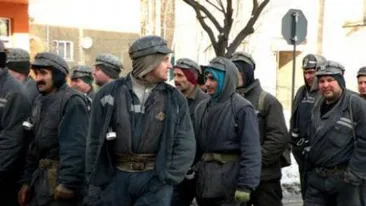 Peste 250 de mineri mărşăluiesc în acest moment pe străzi! De ce protestează aceştia 