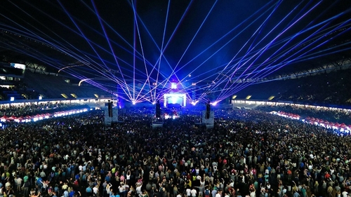 Ei merg în weekend la mega festivalul de la Constanţa. Vedetele merg la NEVERSEA!
