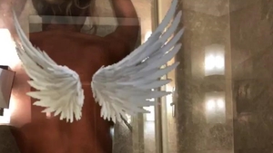 Bianca Drăgușanu s-a pozat goală în duș și a explodat tot internetul!