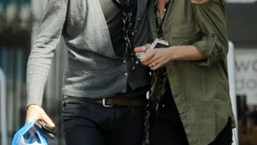 Kate Moss a apelat la serviciile unui terapeut pentru a renunta la dependenta de alcool si tigari