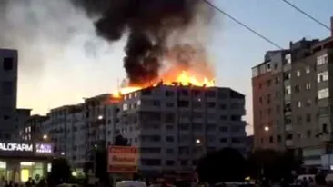 Incendiu într-un bloc din București. O persoană a fost găsită decedată