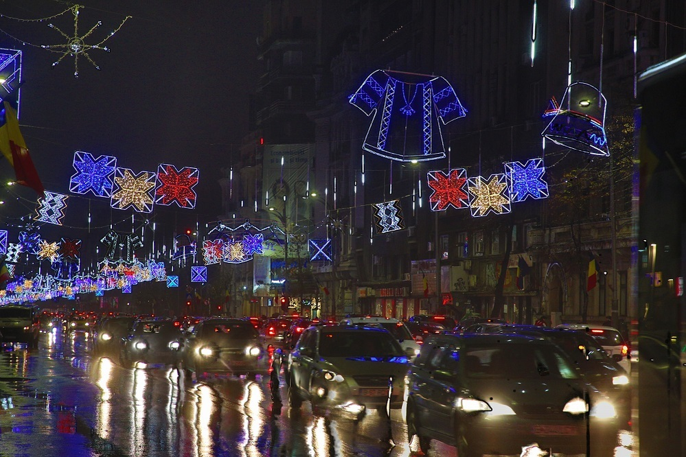 VIDEO / S-au aprins luminiţele de Crăciun! Programul din Bucureşti şi din ţară