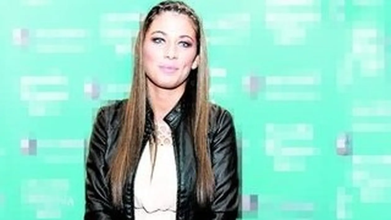 Roxana Vancea se mentine in forma alergand dupa autobuz si mergand mult pe jos! La noi, la olteni, se spune ca femeile slabe sunt ale naibii