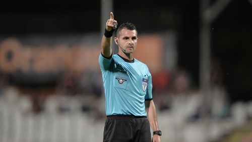 „Câinii” urlă după înfrângerea cu Sepsi și pun tunurile pe Iulian Călin: „Nu îl înţeleg pe arbitru. Poate are probleme acasă!”