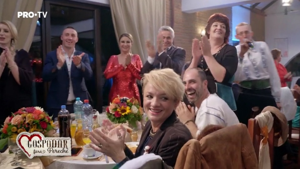 Anamaria Prodan, alături de o parte dintre concurenţii de la "Gospodar fără pereche" la nunta lui Marin Cazan cu Marcela