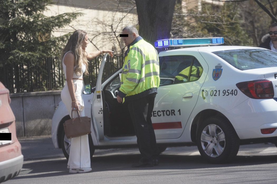 Bianca vorbește cu agentul de poliție care a iertat-o (Foto: CANCAN.RO)