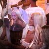 Delia Salchievici s-a descătușat în LOFT cu brigada de prietene! Costume albe, bronz ca la carte și chef de petrecere!