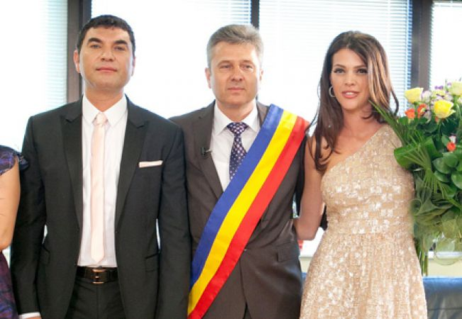 Pe vremuri, o brunetă sexy, în prezent, blondă ca o păpușă Barbie! Alina Vidican s-a transformat enorm după operațiile estetice costisitoare