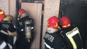 Incendiu într-un bloc din Capitală! Mai mulți locatari au fost evacuați